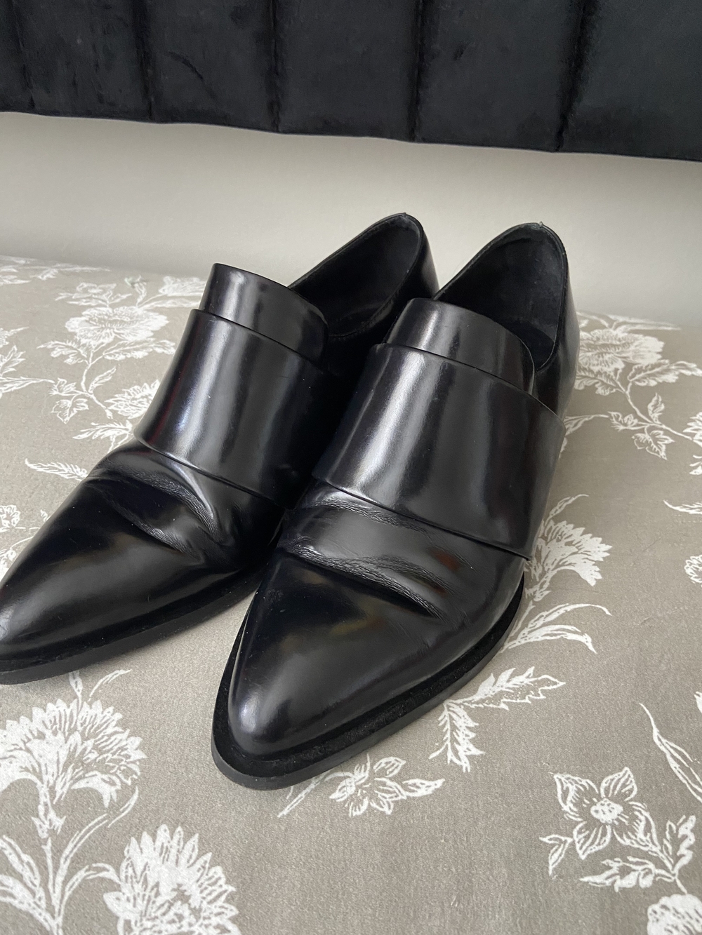 Vince Yaeger Black Leather Slip-On Pointed-Toe Loafers Womens 7
